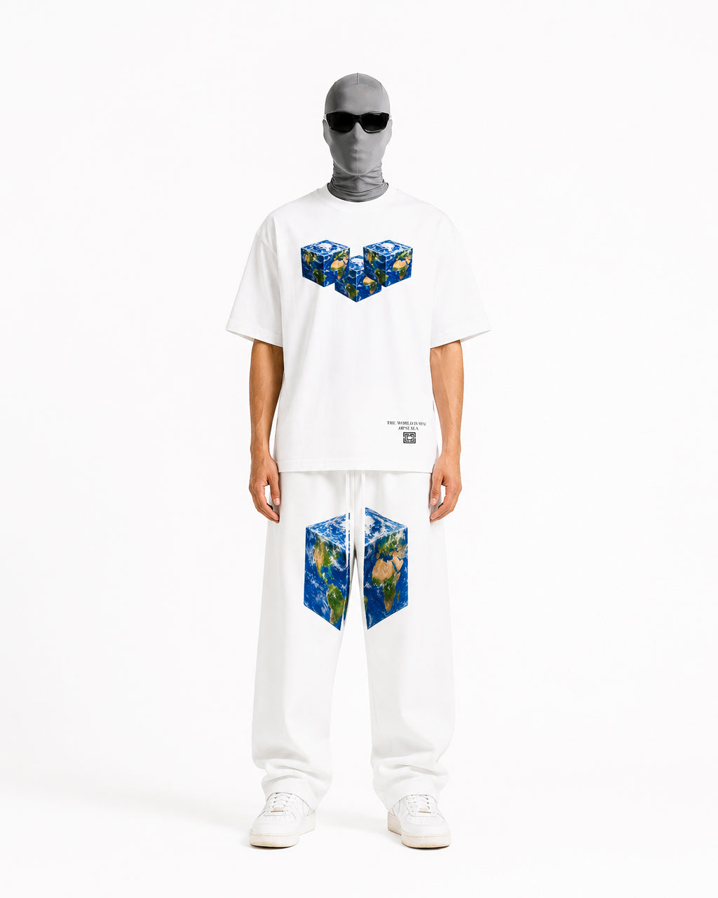 the world is mine / Essential Cotton T-Shirt 1